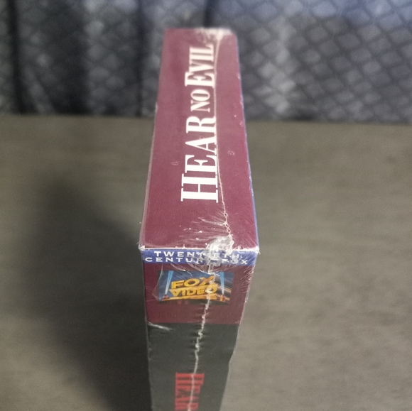 1995 Hear No Evil Vhs New Factory Sealed - Picture 3 of 10
